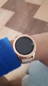 Jun 17, 2021 · samsung says the smaller 42mm galaxy watch lasts three days. Samsung Galaxy Watch Sm R810 42mm Rozowe Zloto Opinie I Ceny Na Ceneo Pl