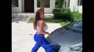 Pitbull, guè pequeno, mc g15 release date: Elettra Lamborghini Twerking Queen Youtube