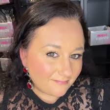 Terri Seyfried's Instagram, Twitter & Facebook