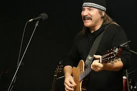 Gras cantaret de muzica populara sc194. StiaÅ£i CÄ AstÄzi Unul Dintre Cei Mai CunoscuÅ£i CantÄreÅ£i De MuzicÄ Folk