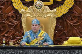 Adapun raja yang dipertuan agung merupakan hasil pemilihan dari salah satu di antara sembilan raja dari negara bagian yaitu kedah, perak, selangor, negeri sembilan, penang, pahang, trengganu, serawak, dan sabah. Prihatin Utang Negara Raja Malaysia Minta Gajinya Dipangkas