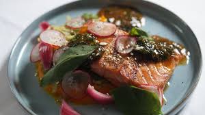 Essen Im Westen Gebratener Lachs Mit Orient Salsa Kurbispuree Und Spitzkohl Rezept Wdr 2 Radio Wdr Rezept Themen W In 2020 Lachs Braten Essen Spitzkohl