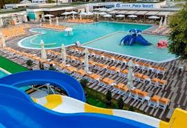 Construit in centrul statiunii, la 100 metri de plaja si in. Mera Resort Venus Venus Romania Alfitravel Ro