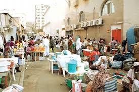 حجاج ومخالفون يحولون شوارع مكة الخلفية لمطابخ عشوائية وساحات للبيع المدينة