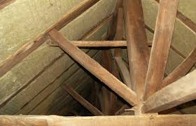 Elle peut être utilisée, par exemple, en tant qu'isolation thermique, ignifuge et insonore. Isolation De Toiture Laine De Roche Prix Et Infos Isoler Grenier