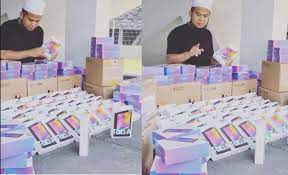 Rentetan daripada wabak covid 19, kementerian pendidikan mengarahkan guru dan para pelajar untuk melakukan sesi pengajaran dan pembelajarn di rumah (pdpr) tanpa perlu ke sekolah buat masa ini. Video Ebit Lew Guna Wang Sumbangan Dari Tmj Beli 500 Tab Untuk 500 Pelajar Hadir Kelas Online