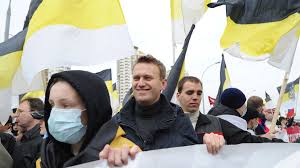 Navalny в буржуа́зной росси́йской федера́ции практи́чески нет оппози́ции, и заслу́га в том, что оппози́ции практи́чески нет, принадлежи́т и нава́льному, кото́рый вы́жег всё. Russkij Marsh Glavy Fbk Chto Svyazyvaet Alekseya Navalnogo S Nacionalistami Rt Na Russkom