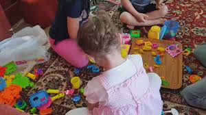 لعبة صنع المعكرونة الكيوت من المعجون اطفال يلعبون بالمعجون youtube