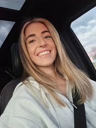 Babe: calling 📞 Him: Babe let me call you back I'm doing the haircut The  haircut:🫣👇