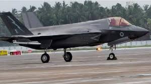 ब्रिटिश F-35B की अब जापान में आपात लैंडिंग, भारत में 37 दिन रहा था  ग्राउंडेड, सवालों के घेरे में US मेड फाइटर जेट - British F35B makes  emergency landing in Japan was