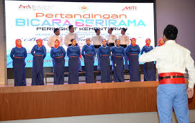 Pasukan bicara berirama sekolah menengah kebangsaan sultan abdul aziz shah mewakili negeri selangor mendapat tempat. Galeri Foto Album Kkmm Johan Pertandingan Bicara Berirama Peringkat Kementerian Bersempena Dengan Gerakan Dekad Bahasa Kebangsaan 2018 Di Dewan Miti Kuala Lumpur Pada 13 Disember 2018 Image Kkmm Johan