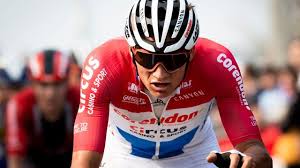 Gougeard en solitaire et nouveau leader. Circuit De La Sarthe Mathieu Van Der Poel Dompte Les Sprinteurs L Express