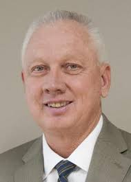 C O M M E N C E M E N T