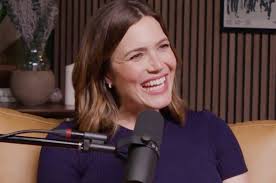 Keluarga Mandy Moore Mengungsi di Rumah Hilary Duff Akibat Kebakaran di Los  Angeles