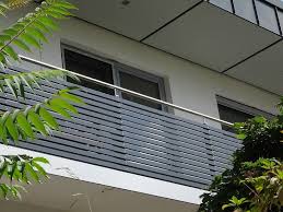 Aluminiumgelander In Allen Farben Moglich Unsere Alubalkone Sind Witterungsbestandig Rostfrei Und Mode Balkon Gelander Design Gelander Aussen Gelander Balkon