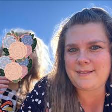 Is my Cricut blade needing to be replaced and how many cuts can I expect  from each blade?