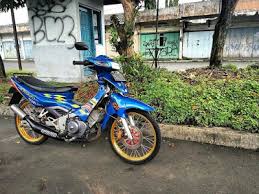 Selain itu, motor suzuki satria juga memiliki tampilan desain yang amat stylish dan dinamis, sehingga motor matik produksi suzuki ini banyak di sukai oleh para sahabat otomotif terutama para sobat. 68 Foto Modifikasi Motor Satria 2 Tak Harian Terpopuler