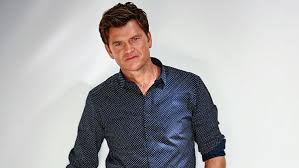 Een rustig badderpartijtje van beau van erven dorens wordt op brute wijze verstoord… abonneer je via bit.ly/1a3ps7g voor. Beau Van Erven Dorens Binnenkort Weer Op De Buis Met Zijn Talkshow Linda Nl