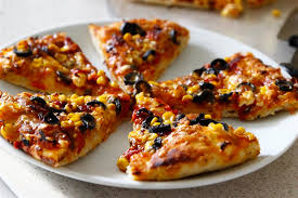 Önceden ısıtmış olduğunuz fırında hamuru 250 derecede 3 ya da 5 dakika boyunca pişirin. Pizza Tarif Sepeti