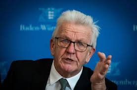 He cultivates a new style of politics and has set himself the target of implementing a process of ecological and social renewal in the state. Grune In Baden Wurttemberg Winfried Kretschmann Aussert Sich Zu Seinem Moglichen Nachfolger Baden Wurttemberg Stuttgarter Nachrichten
