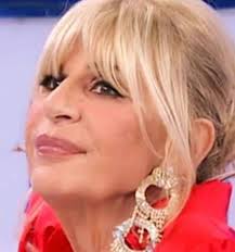 Ecco la foto verità che mostra che cosa è successo davvero. Uomini E Donne Gemma Galgani Sorprende Ho Qualcuno Da Presentarvi