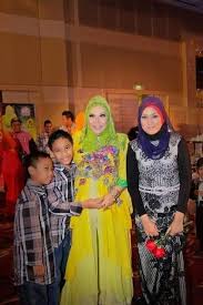 Dato seri vida.fanpages, ipoh, perak. Mereka Tak Terbakar Dsv Ziarah Pusara Anak Sempat Imbau Tragedi Hitam 2013 Kisah Dunia