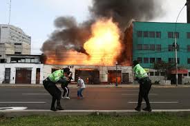 Existen varias tipologías para definir los tipos y clases de incendios. Cercado De Lima Bomberos Controlaron Incendio En Feria Artesanal De La Avenida 28 De Julio Video Nndc Lima El Comercio Peru