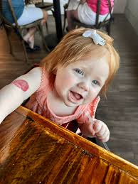 Lela's first day in Texas watching the OU v Texas game & getting to meet  her uncles 😍 [and watching them try to fix her hair bow]