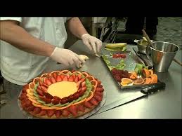 Ricordate sempre di utilizzare frutta fresca di stagione, ben soda e di cospargerla prima con del succo di limone, in modo da evitare che si annerisca. Crostata Di Frutta Fresca2013 Youtube