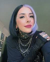 Lilly Adams's Instagram, Twitter & Facebook