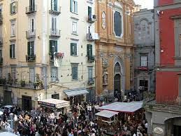Si tratta della cripta della basilica di san paolo maggiore ristrutturata ed eretta a santuario. Datei Piazza San Gaetano Jpg Wikipedia