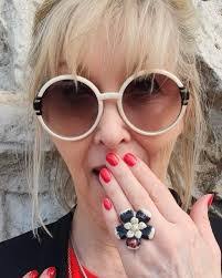 Karen Dolen's Instagram, Twitter & Facebook