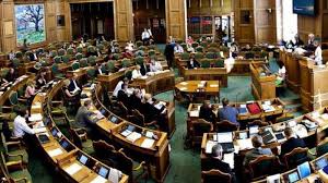 Den tillträdde den 10 december 2019.regeringspartierna är socialdemokraterna, centern, gröna förbundet, vänsterförbundet och svenska folkpartiet.av regeringens 19 ministrar är 12 kvinnor och sanna marin, 34, finlands yngsta statsminister, vid tillträde yngst bland världens sittande statsministrar. Tre Partier I Umage Forening Folketinget Skal Tage Passet Fra Syrienskrigere Netavisen Pio