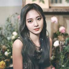 Rambut panjang identik dengan wanita. Tzui Tzuitw Twitter