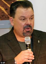 Thomas Kinkade: Painter's mistress Amy Pinto-Walsh and wife Nanette head to  court over $60m estate