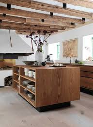 Cuisine Equipee Avec Ilot Central Ilot De Cuisine En Bois Poutres Apparentes Cuisine Bois Moderne Cuisine Bois Ilots Central Cuisine