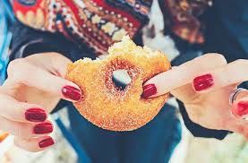 Staccare tanti cordoncini e formare delle ciambelle. Soffici E Golose La Ricetta Delle Ciambelle Fritte Di Patate Zuccherine Leccenews24