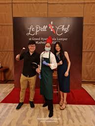 Le petit chef tells the story of a thumb size frenchman, who prepares the dishes in front of the diners and right onto their plates. Grand Hyatt Kuala Lumpur Le Petit Chef Dinner With The World S Smallest Chef Malaysian Flavours