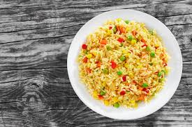 Y con respecto a las diferentes maneras de preparar el arroz, una de las más sencillas para hacerlo diferente es incluir diferentes vegetales en cuadritos a la hora de prepararlo. Receta Arroz Primavera Gourmet