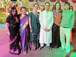 What To Wear To An Indian Wedding Temple Wedding Dresses Dress Code Wedding Indian Wedding Outfit