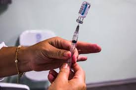Se a pessoa que se apresenta para tomar vacina for profissional da saúde, é obrigatório comprovar: Campinas Abre Agendamento Da Vacina Contra Covid 19 Para Moradores Com Mais De 50 Anos Campinas E Regiao G1