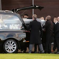 Ligi'nde fenerbahçe'de oynayan atkinson, wimbledon. Dalian Atkinson Funeral Draws Family Fans And Former Football Stars Telford The Guardian