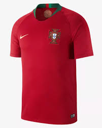 Ripropone lo stesso look dei professionisti al calcio d'inizio. Maglie Portogallo Mondiali 2018 Nike Celebra In Oro Cr7 E Compagni