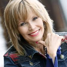 Cindy Wood's Instagram, Twitter & Facebook