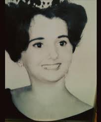 Amish Mother with Her children" Photo: Ken Heyman (1930