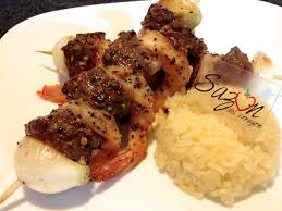 Aprende a preparar brochetas de arrachera y camarón con esta rica y fácil receta. Brochetas De Carne Y Camaron Sazon Del Corazon