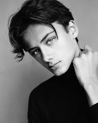 Black And White Model Portrait Here S A Black And White Photo From My Shoot In Barcelona With Alealeking Blackandwhitephotography William Franklyn Miller Black And White Models Portrait