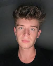 Andrew Torpie's Instagram, Twitter & Facebook