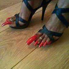 Ver si 56 enfermeras con uñas postizas, que tienden a ser más largas que las. La Nueva Tendencia De Las Unas Largas En Los Pies Que Ha Horrorizado A Muchos En Instagram Va A Gustarme