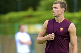 Transferde ismi fenerbahçe ve beşiktaş ile anılan bosna hersekli 35 yaşındaki golcü futbolcu edin dzeko, i̇stanbula geldi. Edin Dzeko To Roma Latest Transfer Details Reaction And More Bleacher Report Latest News Videos And Highlights